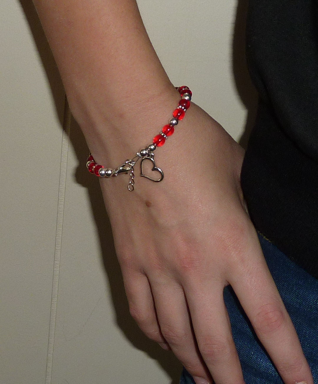 Heart Disease Awareness Beaded Women's Wire & Clasp Red Heart Bracelet, One Size fits Most, Comes Packaged. Wear to Show Support or Fundraising.…