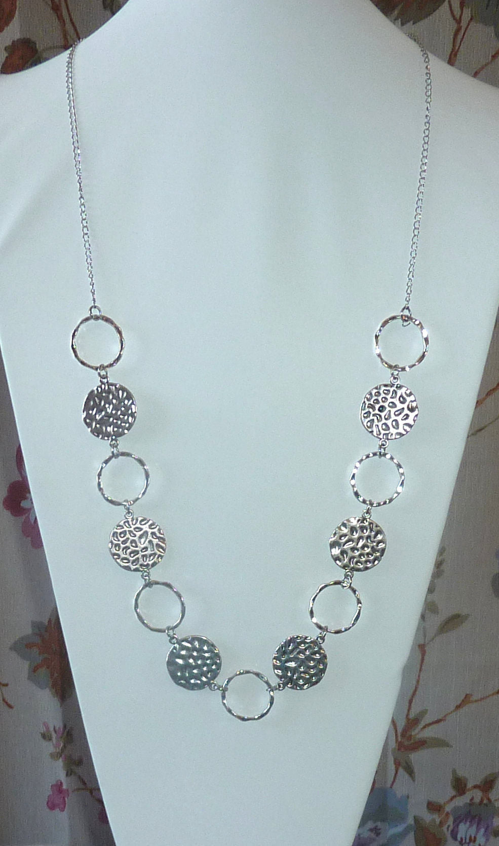 Hammered Disc Shapes Fashion Lanyard 34" Breakaway Magnetic Clasp